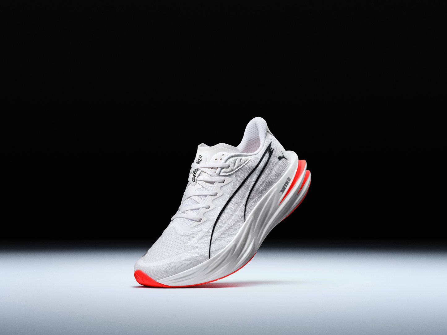 【メンズ】PUMA ディヴィエイト ピュア ニトロ【ホワイト/レッド】